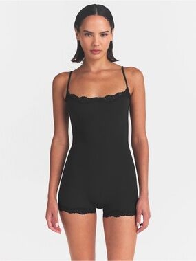 Skims Fits Everybody Lace Onesie Onyx - Size L